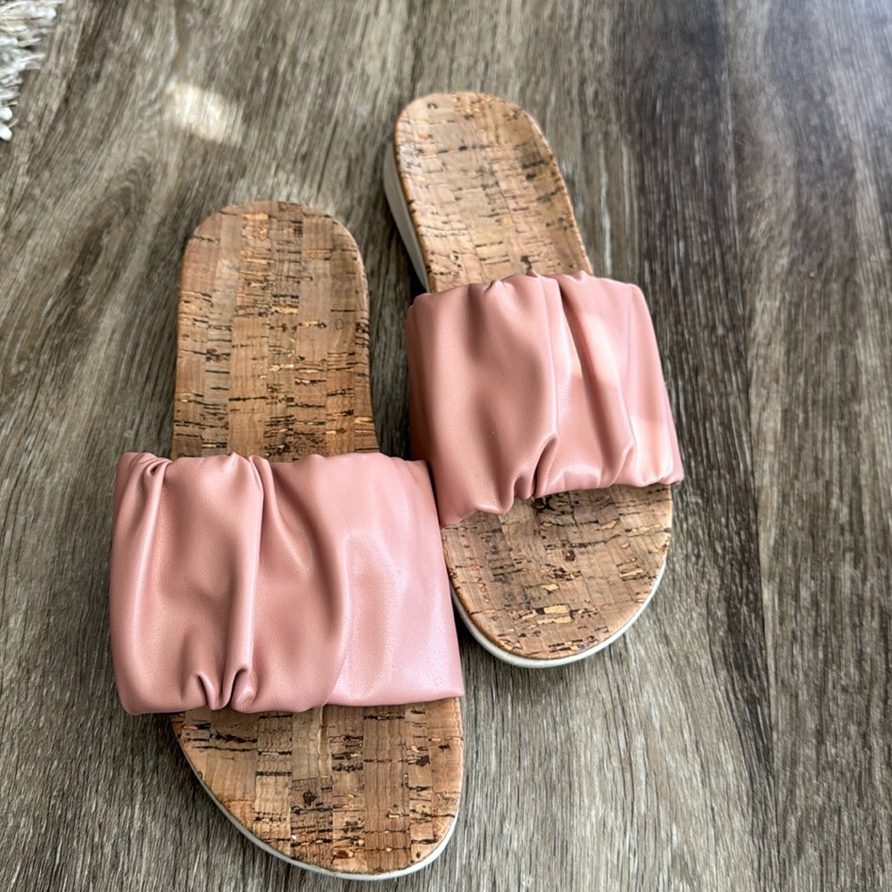 Taryn Rose (pastel pink) Women's pleated Slide Sandals size 8.5
